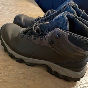 Columbia men’s shoes boots size 9.5